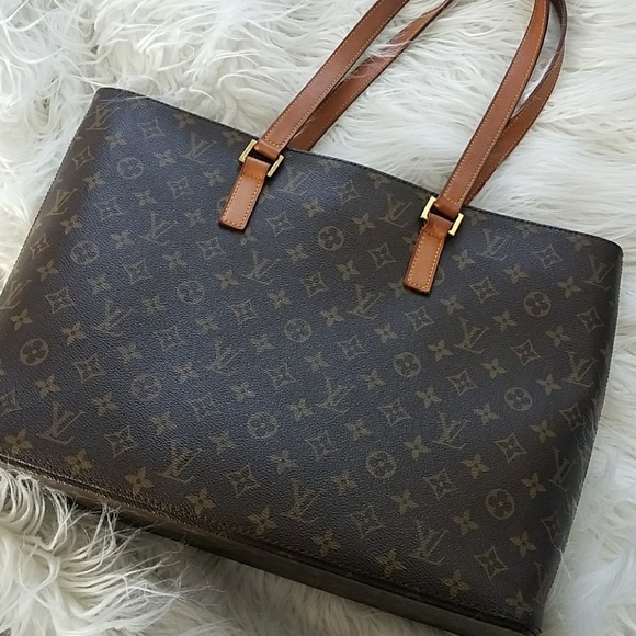 Louis Vuitton Handbags - 🛑SOLD🛑100% Authentic Louis Vuitton Luco Bag